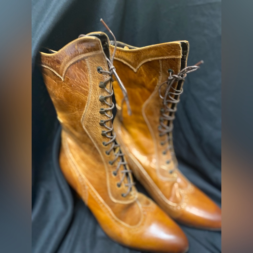 Edwardian/Victorian Style Women's Lace-Up Boot. Size 9